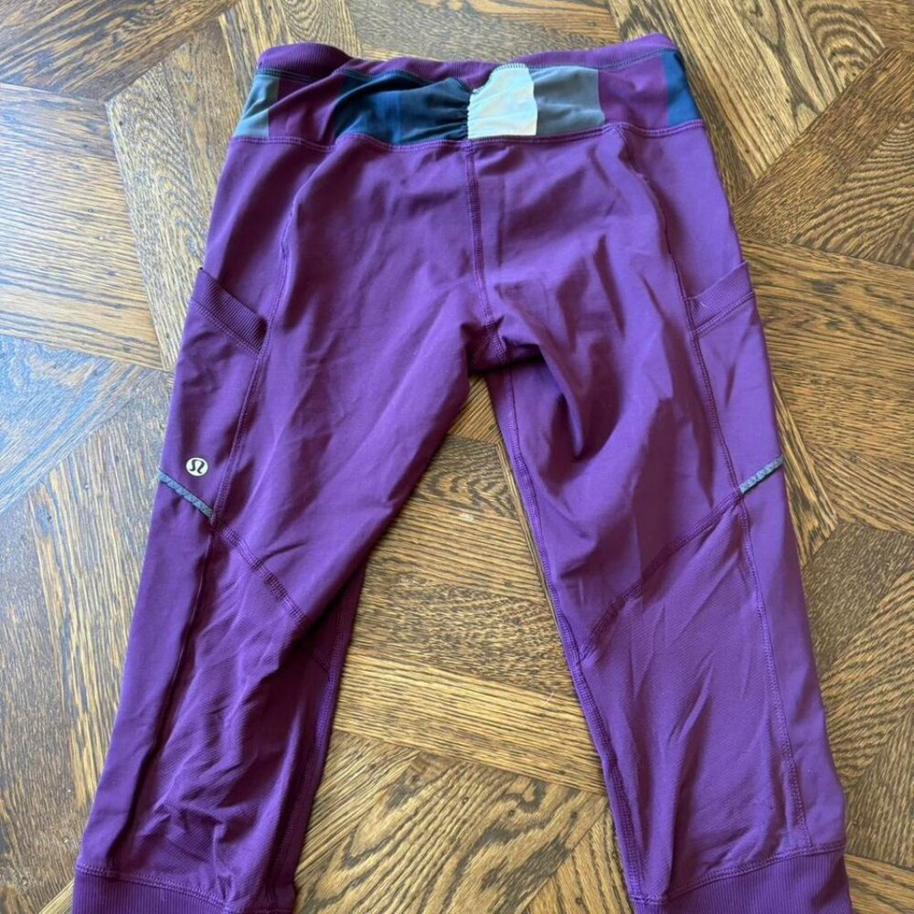 Lululemon Run For Fun‎ Crop Plum / Pow Stripe Angel Wing Size 6